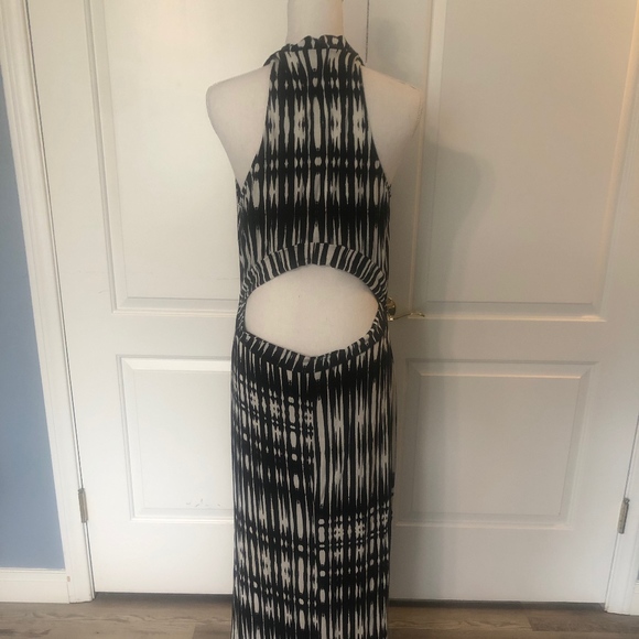 Venus Blk/wht open back Maxi dress sz XL - Picture 2 of 2